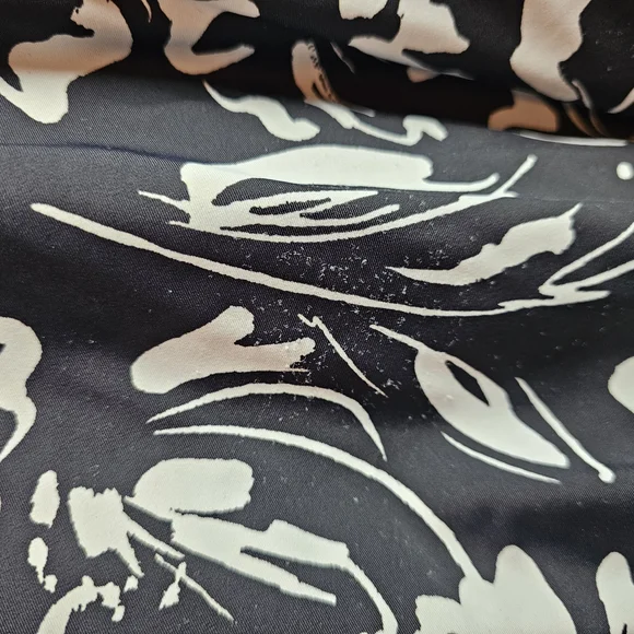 Hurley Black and White Floral Swimsuit Large - Picture 4 of 6